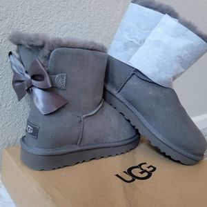 Ugg, size 7, mini Bailey Bow glimmer